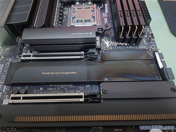 RTX 5090委果太热了！真的把主板“烤熟了”